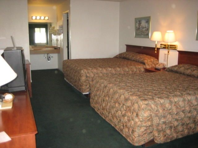 Edge Water Inn Reedley Room photo